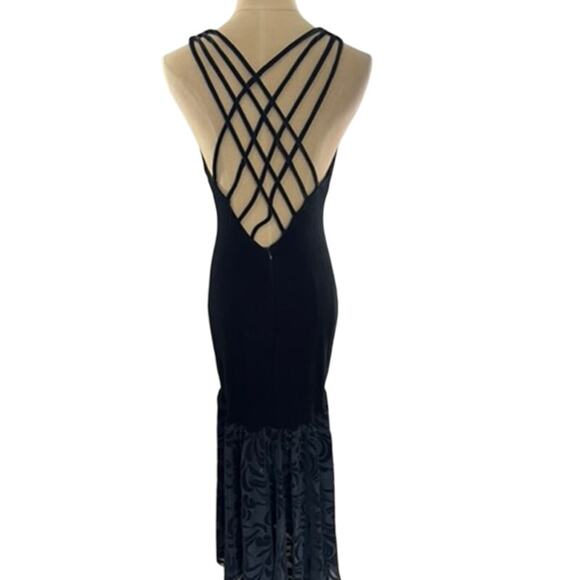 "To Die For"  Black Velvet Open Strappy Back SZ 4 Formal Vampire Dark Romance - Picture 5 of 16